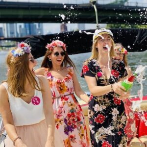 Partyboot Deluxe: Exklusive Partylocation für 2–15 Personen mit Captain, WC, Kühlschrank, 1000W‑Sound, Terrasse & Cabrio‑Verdeck – feiern auf dem Main